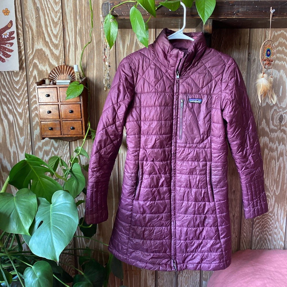 Patagonia lightweight puffer coat in purple, women’s size S
